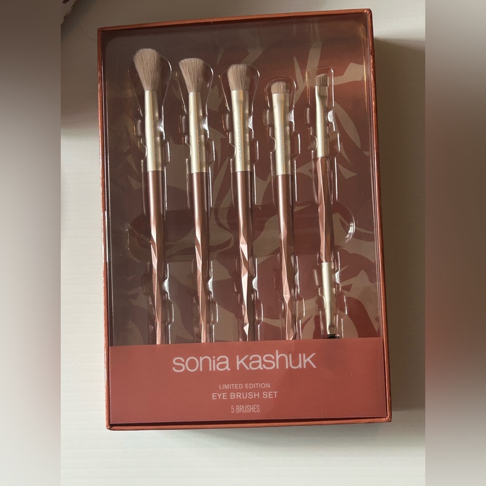 Sonia Kashuk Cosmetic Bags & Eye Brush Set
(250) - Picture 4 of 7